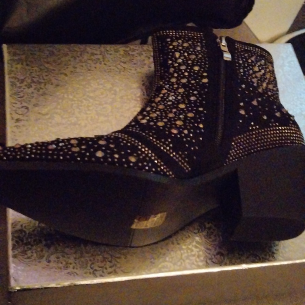 Boots - Picture 3 of 3